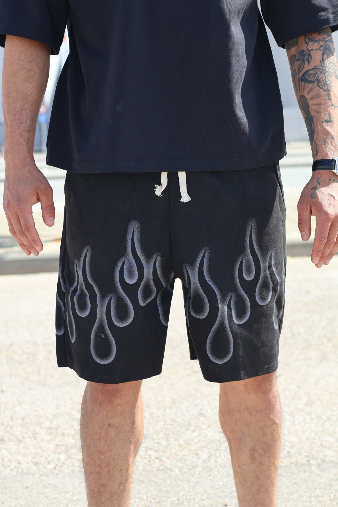 מכנס קצר הדפס אש שחור ״fire״