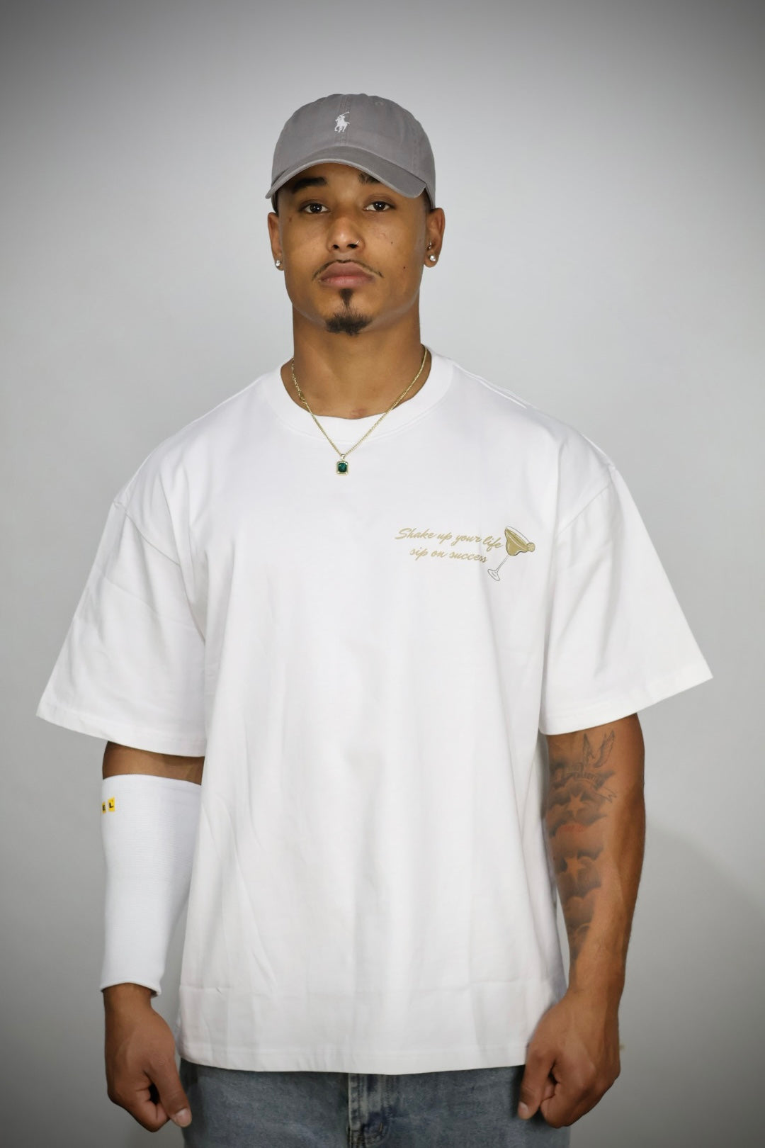 חולצת אובר סייז לבנה קוקטייל ״Cocktail״