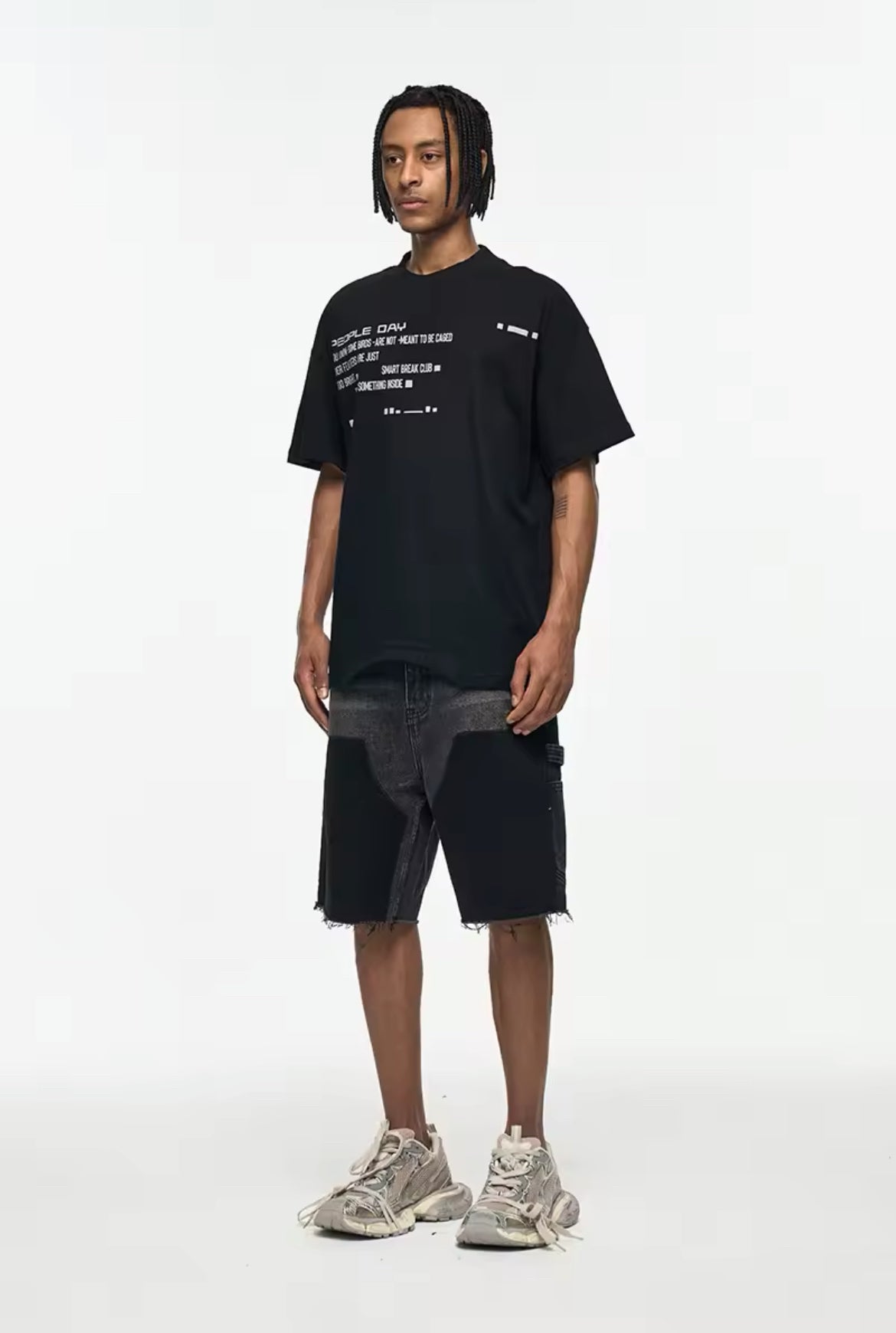 "BLACK" ג'ינס אוברסייז קצר אפור עם שילוב שחור