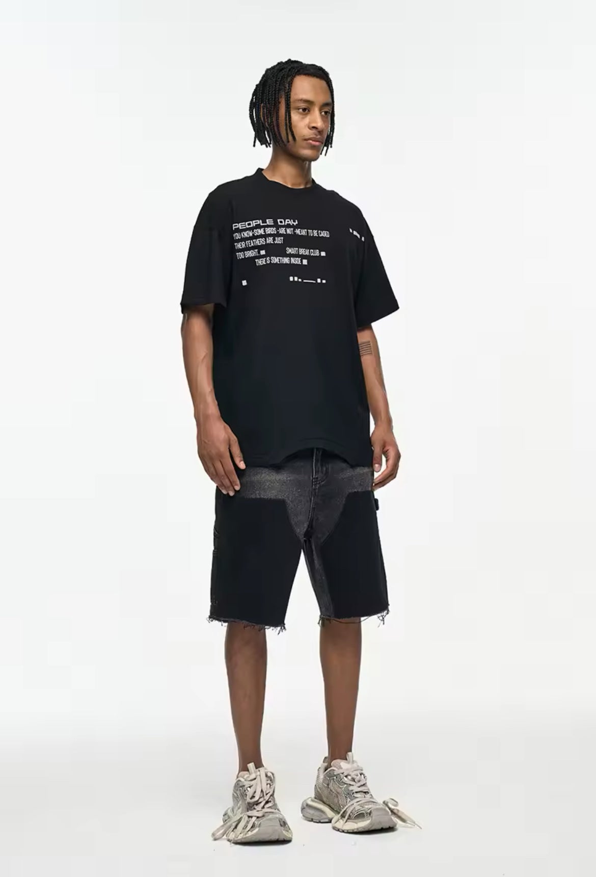 "BLACK" ג'ינס אוברסייז קצר אפור עם שילוב שחור