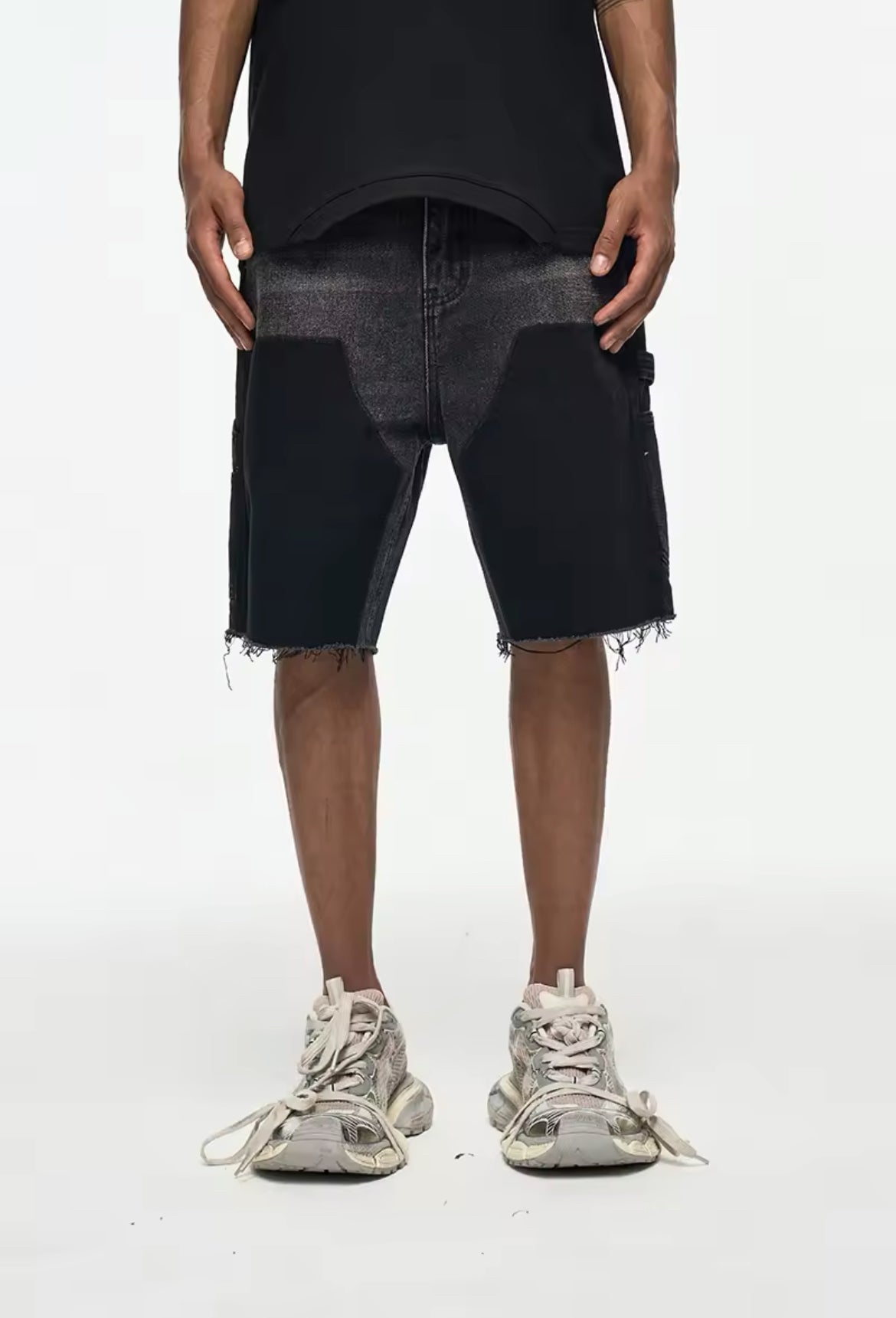 "BLACK" ג'ינס אוברסייז קצר אפור עם שילוב שחור