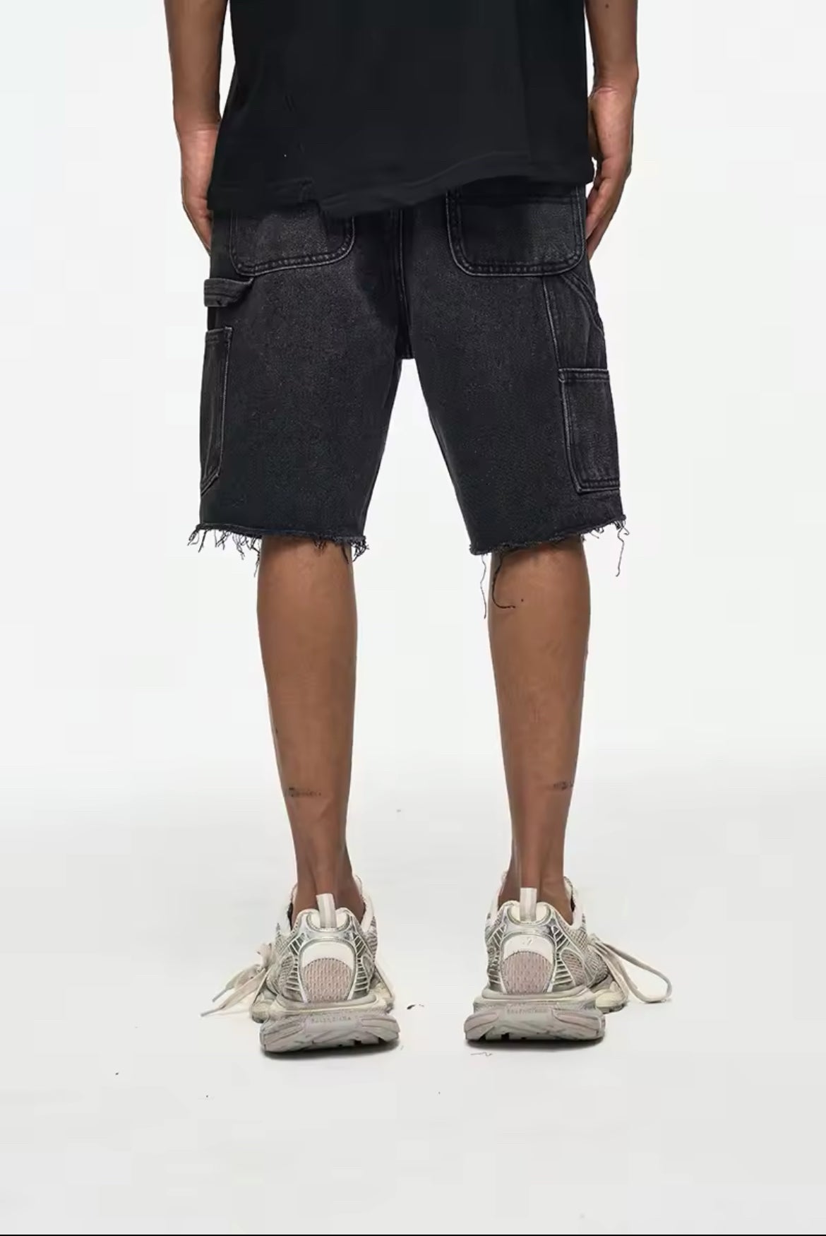 "BLACK" ג'ינס אוברסייז קצר אפור עם שילוב שחור