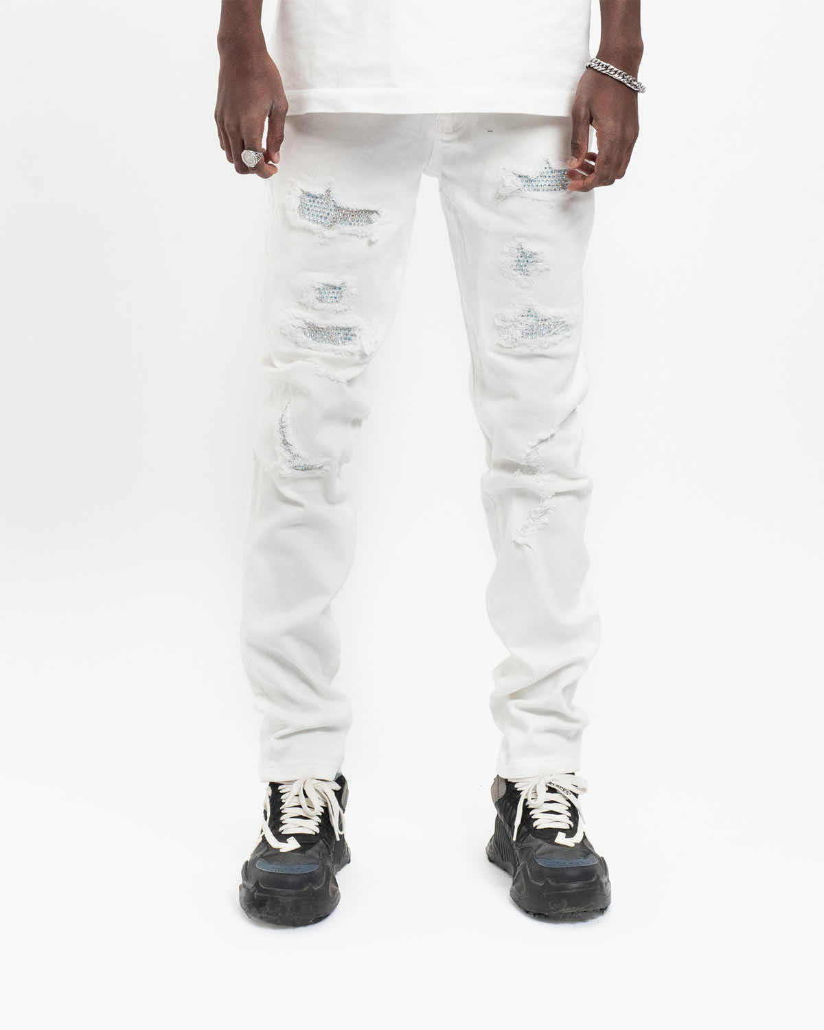 ג'ינס קרעים לבן עם קרעים “RIPPED”