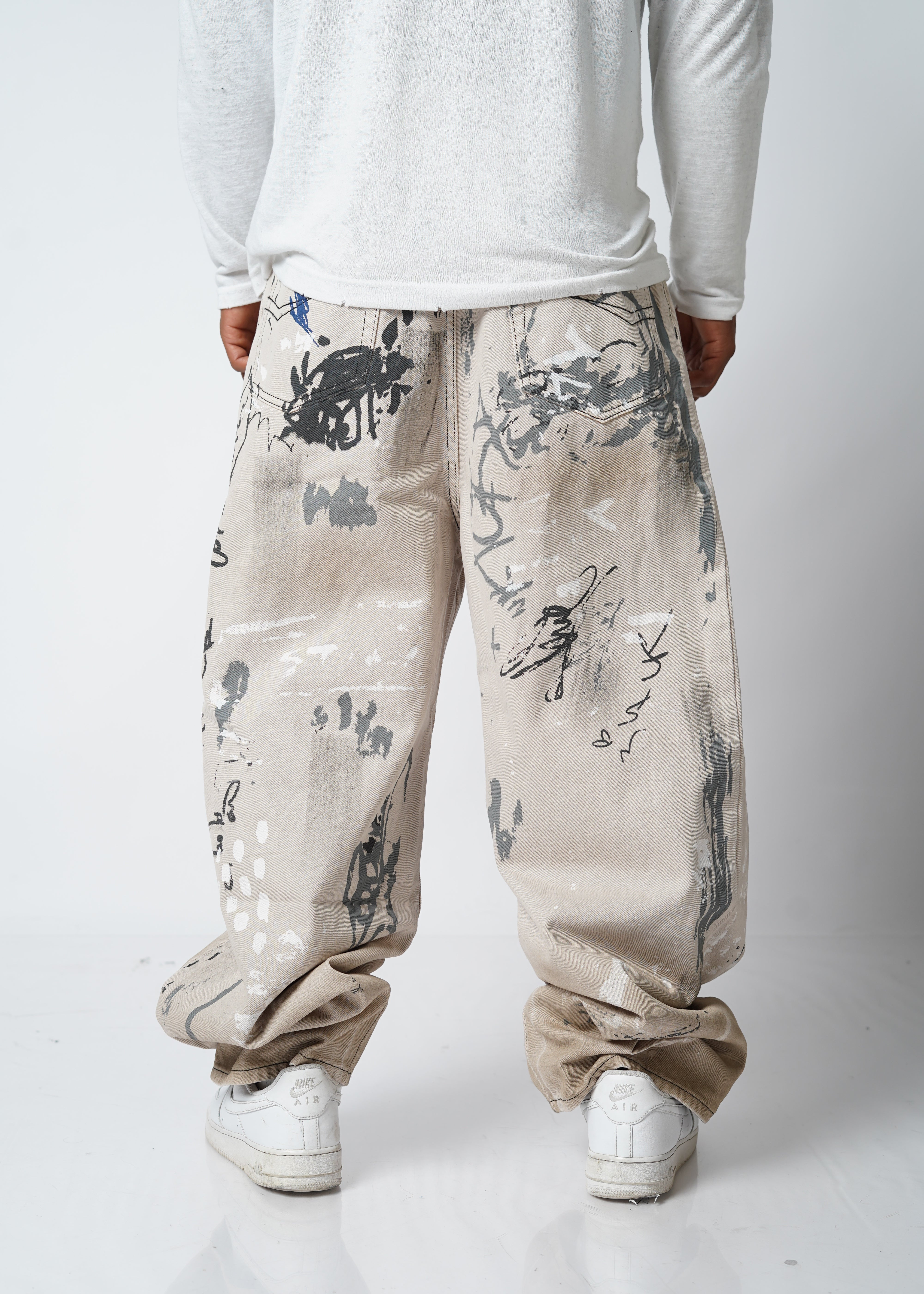 ג׳ינס גרפיטי שמנת ״Graffiti״